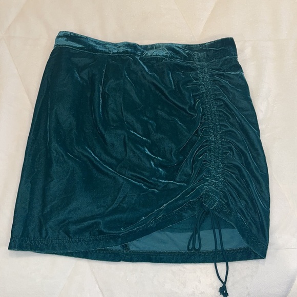 Free People Viviane esmeralda green velvet skirt size 4 NWT - Picture 4 of 6